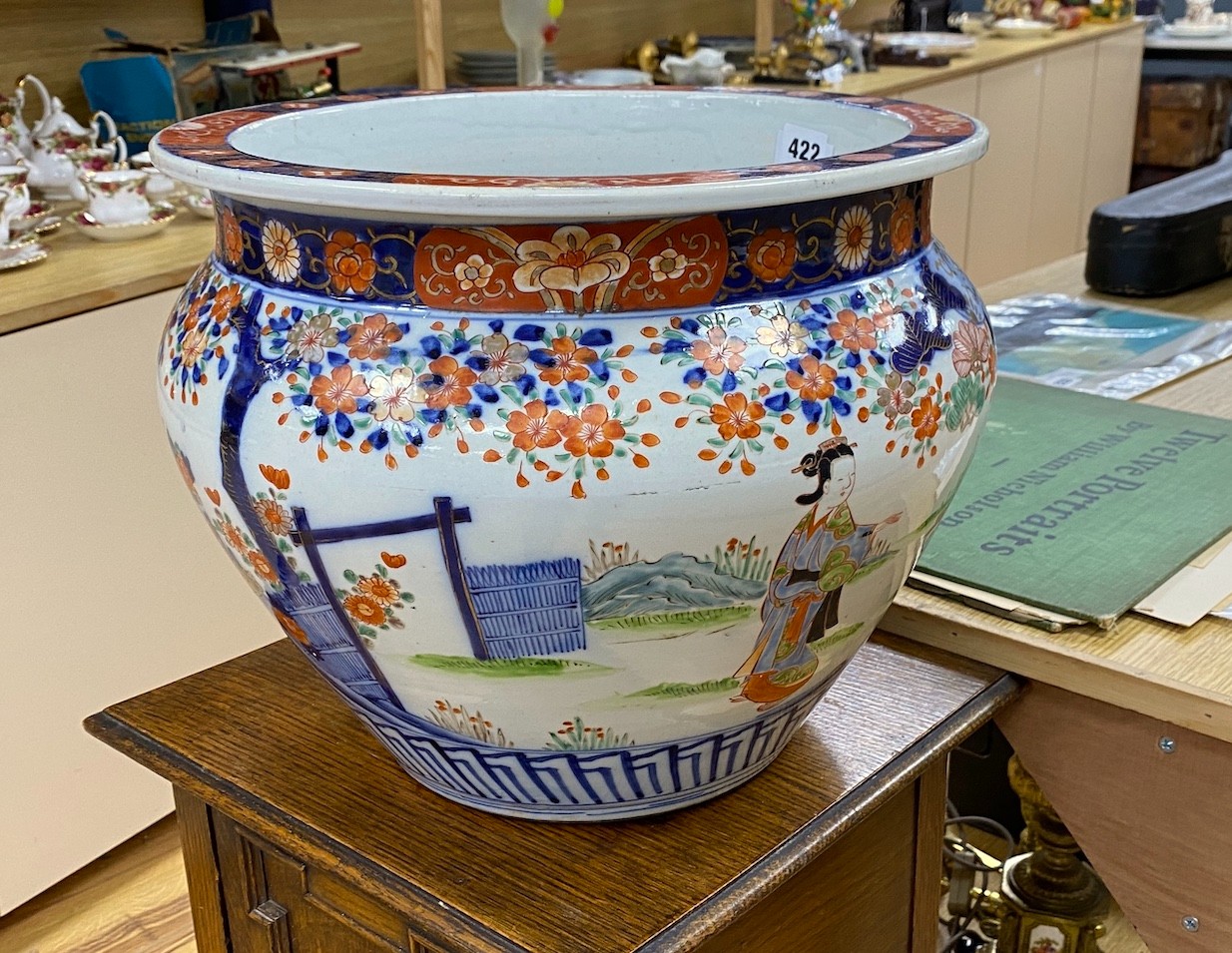 A large Japanese Imari jardiniere, early 20th century, 30cm